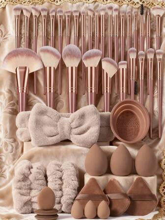 46PCS Contains Various Makeup Tools Combination Set Of Makeup Brushes Eyeshadow Brush & Eyebrow Brush & Foundation Brush & Powder Makeup Brush & Blush Brush & Concealer Brush & Highlighter Brush Ultra-Soft Premium Synthetic Hair For Daily Makeup On Face.