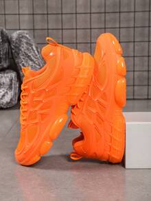 Chaussures de course pour hommes légères et respirantes, baskets épaisses confortables à lacets avec bloc de couleurs et lettres. Chaussures de sport de plein air sportives pour hommes