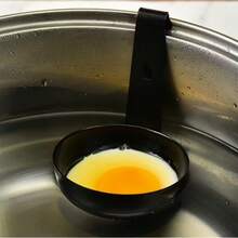 Vaporera de huevos de acero inoxidable con mango negro - Herramienta de cocción rápida y fácil para huevos cocidos blandos, accesorio de cocina compacto para uso doméstico