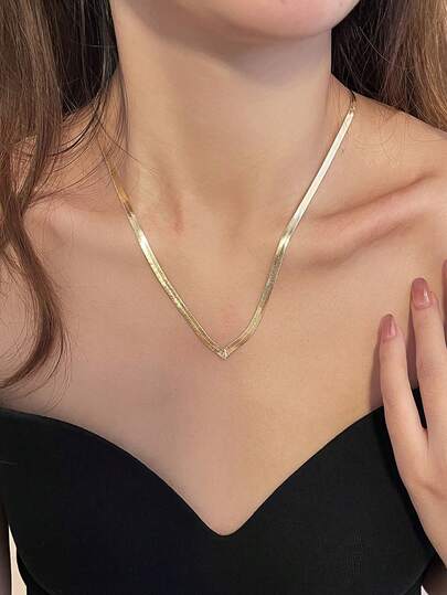 1 Piece Of Retro Ins Style Simple Temperament Flat Geometric V-Shaped Iron Chain Necklace, Women's Jewelry, Men's Jewelry, Suitable For Banquets, Parties, Daily Dates, Commuting Wear, Suitable For Friends And Couples To Wear