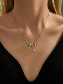 1pc Women's Simple & Fashionable Bow Pendant Necklace, Suitable For Daily Wear, Banquets, Parties, As Decorative Accessory, And An Ideal Gift For Holidays