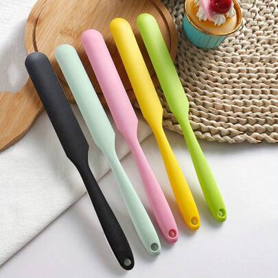 3 Piece Multifunctional Food Silicone Scraper - Random Color, Anti Stick Baking And Cake Decoration Tool, Suitable For Mixing, Scraping And Applying - Kitchen Utensils, Only For Home And Professional Bakers, Essential Kitchen Utensils, Hanging Design, Ergonomic Handle