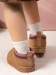 1 paire de bottes pour enfants, nouvelles bottes de neige coréennes à la mode en hiver, fourrées et épaisses, bottes basses pour tout-petits, chaussures plates antidérapantes pour filles, avec décoration de bordure fleurie brodée