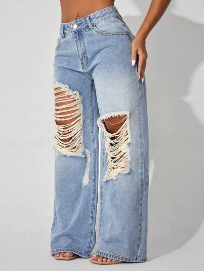 Calça jeans feminina casual azul, cintura baixa, perna larga, rasgada, bolso inclinado, curvada