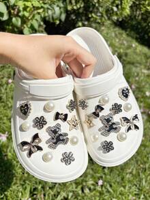 24 Stücke Gold- & Schwarz-Bär Schuh Dekor, abnehmbare Schuh Dekorationen, geeignet für Sandalen, Pantoffeln, modisch & elegant, perfekt als Urlaubsgeschenk