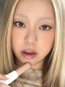 Rom&nd Romand 全方位眉筆 09 SAND GREY，輕盈如根，打造柔霧絲絨感，植萃眉毛呼吸技術，灰棕眉色紋理，冷茶絲絨蓬鬆感，暖焦糖羽毛般輕盈，便攜眉妝組，韓系彩妝，韓國化妝品，9g/0.32oz - 09 SAND GREY - 查看 10