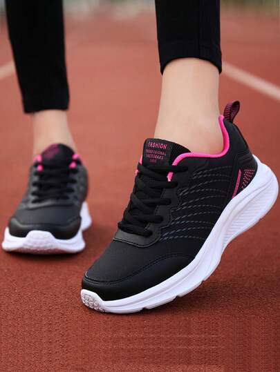 زوج من أحذية الجري الخفيفة الرياضية الكاجوال للنساء، مريحة وسهلة الارتداء باللون الأسود، مقاومة للانزلاق مناسبة للتنزه، بتصميم رباط جلدي مقاوم للماء وعالي الجودة، مجموعة شتاء 2025 الجديدة