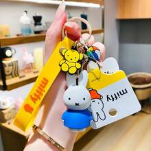Móc khóa Miffy Classic Bruna Colors, Mặt dây chuyền hình chú thỏ biểu tượng của quốc gia Hà Lan, Thiết kế tối giản vượt thời gian với tông màu tinh khiết, Chất liệu PVC/nhựa bền, Phụ kiện chìa khóa xe hơi dễ thương, Đồ sưu tầm IP được cấp phép, Quà tặng hoàn hảo cho người hâm mộ Miffy, Đồ trang trí hoạt hình hoài cổ - Màu xanh lam - Xem 2