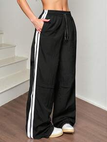 Pantalones deportivos casuales negros de pierna ancha para mujer con rayas laterales blancas, cintura con cordón y bolsillos. - Negro - Ver 2