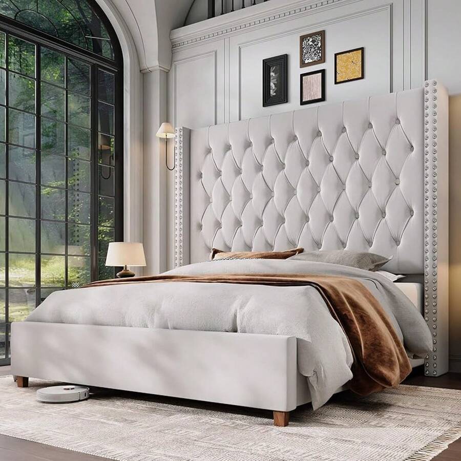 Luxury Velvet Wingback Bed Frame With 61.4" Tall Button Tufted Headboard - Platform, Solid Wood Legs, Modern Glam, Cream - 奶油 - 查看 1