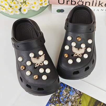 24 pingentes de sapato faça você mesmo - borboletas brilhantes, pérolas artificiais, botões decorativos de contas redondas, material leve não metálico, moda Y2K versátil e fofo unissex, adequado para sapatos de praia de EVA, sandálias, decoração de sapato removível, presente de Natal