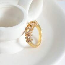 خاتم مطلي بالذهب الأصفر عيار 18 قيراط بتصميم هندسي مع زركونيا اصطناعية، حلقة من السبائك المعدنية، للارتداء اليومي والهدايا، مجوهرات لعيد الميلاد