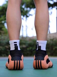 Giày bóng rổ cổ thấp bền bỉ, buộc dây mũi tròn adidas Harden Vol. 8 CY dành cho nam màu đen và cam IE2694 - Màu cam đậm - Xem 3