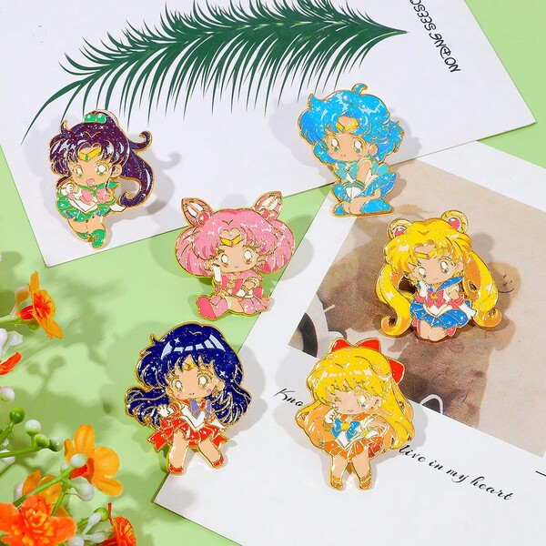 1 Stück Cartoon Japanischer Anime Sailor Mond Usagi Tsukino Brosche, modisch und exquisit Kawaii Schwarze Katze Luna Verwandlungsbrosche Hino Rei Anime Charakter Brosche, Taschendekoration Anhänger geeignet für den täglichen Gebrauch oder als Geschenk