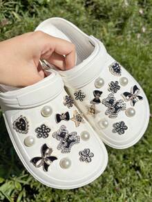 24 Stücke Gold- & Schwarz-Bär Schuh Dekor, abnehmbare Schuh Dekorationen, geeignet für Sandalen, Pantoffeln, modisch & elegant, perfekt als Urlaubsgeschenk