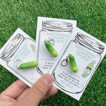 "MINI Emotional Pickle" Resin Keychain, Novelty Cucumber Pocket Card, Pickle Keychain Cucumber Greeting Card, DIY Pocket Hug Greeting Card, Mini Item Decoration Gift, Creative Vegetable Cucumber Resin Gift, Fun Gift For Birthdays, Bachelorette Parties, Graduations, Christmas, Resin And Paper, No Power Required, Home And Kitchen Party Supplies