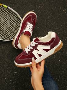 Nouvelles chaussures décontractées en velours patchwork pour femmes, baskets polyvalentes à semelle épaisse à la mode, confortables avec une semelle souple, convenant pour la marche, le port quotidien, les étudiants et le skateboard