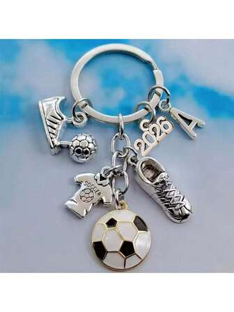 Nuevo llavero de metal con letra de la A a la Z de moda para hombres, llavero de fútbol, regalo de zapatos de fútbol, llavero de coche de fútbol, joyería para fiestas
