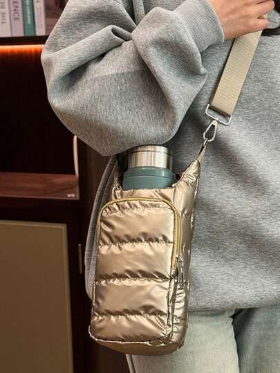 1个男女通用可调节肩带保温加厚水瓶套，时尚毛绒水瓶套，带多个口袋，可存放水瓶、手机、钥匙等物品