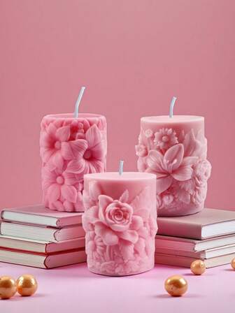 1支浪漫精致的雕花蜡烛，搭配精致的花朵浮雕，为婚礼点燃甜蜜氛围。粉色/白色交织着爱意的色彩，立体的花朵造型为婚礼增添了温馨的仪式感，让爱意随着烛光蔓延。为现场增添温馨，见证新婚夫妇的幸福离别。