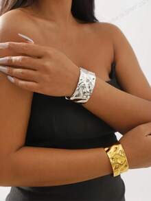 1 قطعة سوار فضي واسع بتصميم فينتاج، مناسب للنساء، تصميم مفتوح مبالغ فيه، سطح متجعد أنيق، مناسب للارتداء اليومي والهدايا، لجميع المناسبات، رائع للكرنفالات