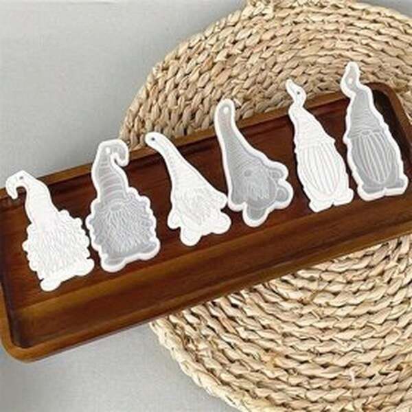 8 Stücke Silikon DIY Epoxidharz Weihnachtsgnomen & Weihnachtsbaum Anhänger Formset, geeignet für Schlüsselanhänger Bastelset