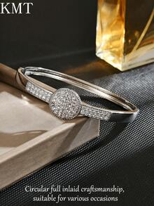 1 buc. Brățară rotundă geometrică creativă cu zirconiu cubic încrustat cu cupru, concepută cu lux și eleganță pentru a vă îmbunătăți ținuta.