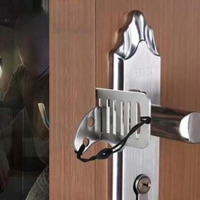 1pc Portable Door Lock - No Drill Easy Install Metal Security Lock With Key Lock Core And Emergency Release, Anti-Theft Safety Lock For Home, Hotel, Travel, Compact Design, Sturdy Fastening, Frequent Travelers