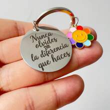1pc Stainless Steel Inspirational Smiling Face Keychain - "Never Forget The Difference You Make" Elegant Cursive Font Circular Keyring, Durable Appreciation Gift For Colleagues, Friends, Teammates - Suitable For Retirement, Christmas, Father's Day, Earth Day, Sports Events, High Quality Polished Engraving