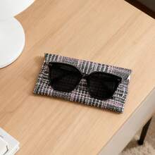 Simple Plaid Gray Eyeglass Case, With Elegant Gray As The Main Color Tone, Incorporating Exquisite Plaid Elements, Soft Material Gently Protects Glasses, Flip-Top Design For Easy Access, A Practical And Subtly Fashionable Eyewear Storage Essential