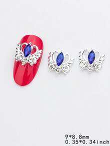 10 قطعة من إكسسوارات فن الأظافر المصنوعة من السبائك المعدنية، توفر خيارين لون كلاسيكيين: الذهبي والفضي. يأتي كل إكسسوار مع قاعدة على شكل قلب أنيق تنكسر الإضاءة عليها بشكل لامع مثل تاج مصغر. تم تصميم هذه الزينات الجمالية خصيصًا لفن الأظافر DIY، مصنوعة من مواد سبائك معدنية عالية الجودة بملمس ناعم وراق