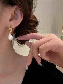 1 Pair French Baroque Irregular Pearl Pendant Stud Earrings For Women, Niche, Fashionable, Versatile, With A Sense Of Design And Knotting Details,Baroque Pearl Earrings For Women Irregular Freshwater Pearl Earrings 18K Gold Plated Elegant French Style Dangle Earrings Hypoallergenic Tarnish Resistant Waterproof Gift For Her Mother Valentine's Day Gift Anniversary Wedding Party Graduation Daily Jewelry 8cmx13cm Limited Stock