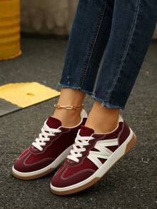 Nouvelles chaussures décontractées en velours patchwork pour femmes, baskets polyvalentes à semelle épaisse à la mode, confortables avec une semelle souple, convenant pour la marche, le port quotidien, les étudiants et le skateboard