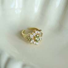 1 Piece French Vintage Open-Ended Ring For Women – Exquisite Niche Court Style Design, Crafted With 18K Gold Plating & Sparkling Gemstone Accents, Blending Artistic Retro Charm & Timeless Elegance. Ideal Daily Accessory To Elevate Casual Outfits, Adding A Touch Of Sophistication To Party Gatherings, Romantic Dates, Intimate Anniversaries, And Memorable Wedding Celebrations. Perfect Gift Choice For Girlfriends, Wives, Or Loved Ones On Valentine's Day, Birthday, Christmas, Or As A Sweet Surprise To Express Affection. The Adjustable Open-Ended Design Ensures A Comfortable Fit For Most Finger Sizes, While The Delicate Gemstone Detailing Enhances Its Luxury Feel, Making It Suitable For Both Daily Wear And Special Occasions.