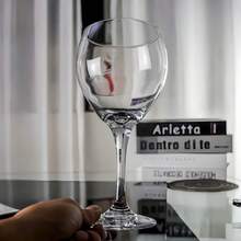 296毫升手工吹制勃艮第水晶玻璃杯，采用无铅强化玻璃制成，具有抗冲击和防碎裂技术，耐热耐冷，球形设计，适用于果汁/咖啡/茶，是餐饮/派对/婚礼的理想之选，也是完美的礼品。