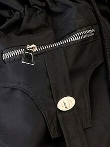 女士黑色冬季派克大衣，带帽人造毛领，长款插肩袖，可调节腰围，实用口袋，适合寒冷天气穿着。