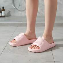 Sandalias de mujer cómodas y ligeras con diseño de oso de EVA para uso en casa y relajación interior