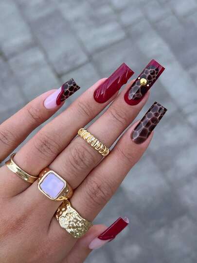 24pcs Long Square Nails Press On Gift Box, High-End Flame Red French Nails Edge Autumn And Winter Brown Coffee Color Crocodile Pattern Noble Gold Steel Ball British Small Fragrance Style 3D Three-Dimensional Striped Glue Slip Hot And Sexy Party, Banquet Portable Fake Nails With Jelly Glue 1 Piece 1 Rub Strip