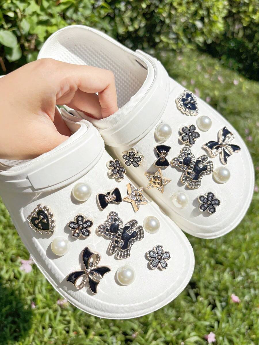 24 Stücke Gold- & Schwarz-Bär Schuh Dekor, abnehmbare Schuh Dekorationen, geeignet für Sandalen, Pantoffeln, modisch & elegant, perfekt als Urlaubsgeschenk