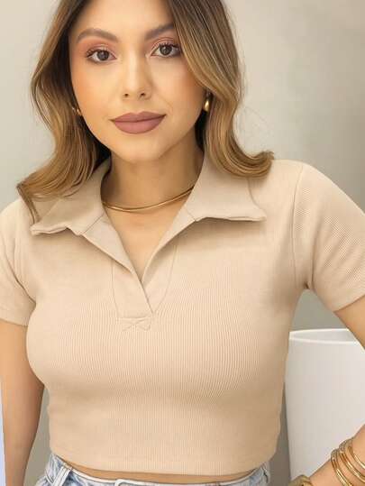Blusa Polo Cropped Feminina Canelada No Tecido Ribana Decote V Com Gola Polo Manga Curta /Casual e Moderna