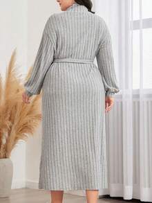 Vestido de punto acanalado de manga larga y elegante talla grande, con cuello alto, decoración de botones y cinturón de lazo para mujeres