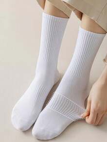 20 双加大码男女通用薄款透气抗菌防臭中筒袜，适合所有季节