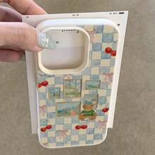 1 pieza Funda de teléfono de material TPU con diseño de oso de cereza a cuadros azul y blanco con lazo, compatible con iPhone 17 Pro Max/17/16 Pro Max/15/13/12/11, S20 FE/A15/S24/A55, Redmi Note 11/12/13 Pro, protección corporal completa a prueba de golpes y suave