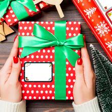 90 Stücke/15 Blatt einfache festliche Weihnachtsgeschenkanhänger Aufkleber - Feiertags-Etiketten mit Weihnachtsbaum, Strümpfen & Lebkuchenmann Designs, Papier-Tags für Weihnachtsgeschenke, Geschenkbox Dekoration - Verschiedenfarbig - Übersicht 4