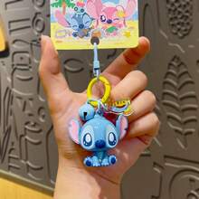 迪士尼《星际宝贝》夏日海滩系列“三个好朋友”PVC吊坠，可爱史迪奇、安琪儿和史克朗普挂件，耐用防水PVC材质，萌趣海滩主题迷你饰品，完美装饰包包和钥匙，动漫迷收藏礼物，跨境热门卡通饰品 - 藍色 - 查看 2