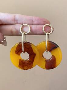 1 Pair Asymmetrical Metal Round Resin Pendant Earrings, European & American Style Earrings For Women & Girls, Suitable For Travel, Wedding, Party, Birthday, Christmas Gift 2025