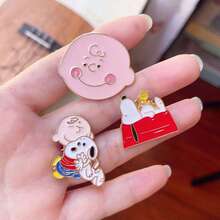 SNOOPY 3 piezas Broches lindos de Charlie, insignias de metal con estilo de dibujos animados y anime divertidos, estilo japonés, versátiles tanto para hombres como para mujeres, alfileres para estudiantes, regalos de Navidad, Navidad, decoraciones navideñas, [estilo aleatorio] - Multicolor - Ver 1