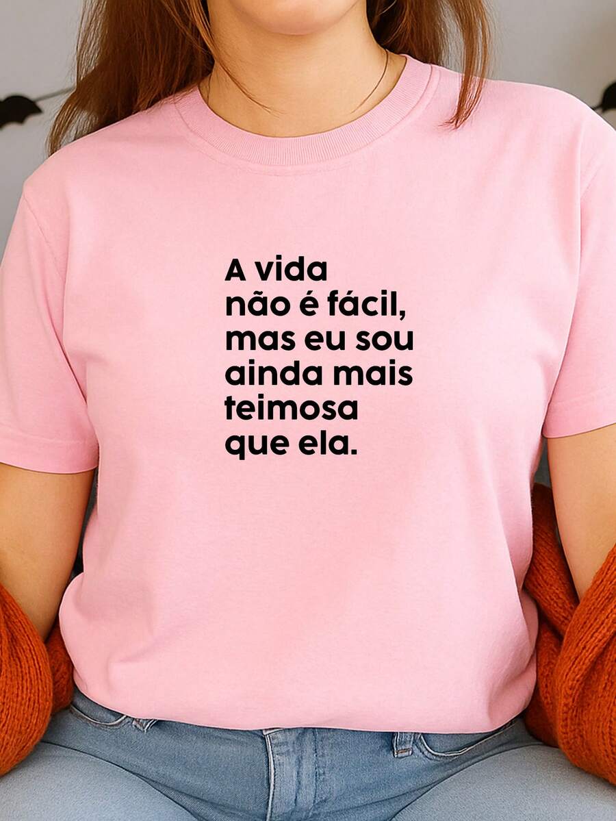 Camiseta Feminina Babylook Estampada Frases A Vida Não é Facil Mas Eu Sou Ainda Mais Teimosa Que Ela 100% Algodão Várias Frases Diversas Engraçadas - Rosa Bebê - Visão 1