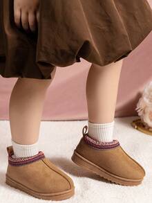 1 paire de bottes pour enfants, nouvelles bottes de neige coréennes à la mode en hiver, fourrées et épaisses, bottes basses pour tout-petits, chaussures plates antidérapantes pour filles, avec décoration de bordure fleurie brodée