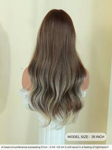 AKAKO 26 Inch Flax Brown Ombre Long Wavy Wig With Curtain Bangs, High Quality Heat-Resistant Fiber Synthetic Wave Curly Hair Wig, Gorgeous Goth Style Costume Wigs For Women Halloween Party Masquerade Ball,Music Festivals & Carnival Use - 亞麻棕 - 查看 4